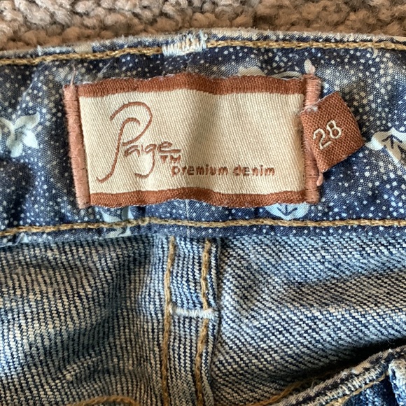 Paige premium denim boyfriend jean. Sz 28. Still a relevant trend. Like new. - Picture 2 of 6